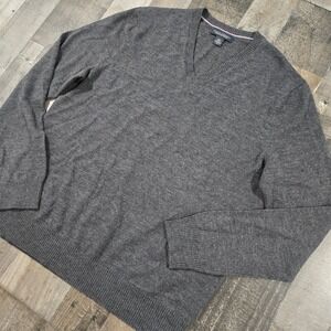 Banana Republic Mens L Charcoal Gray 100% Extra Fine Merino Wool V-Neck Sweater